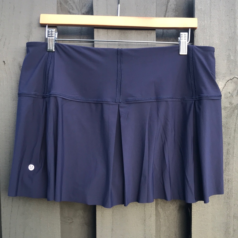 Lululemon skirt size 12